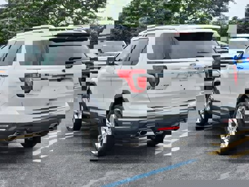 Used 2019 Ford Explorer Limited w/ Ford Safe & Smart Package image 4