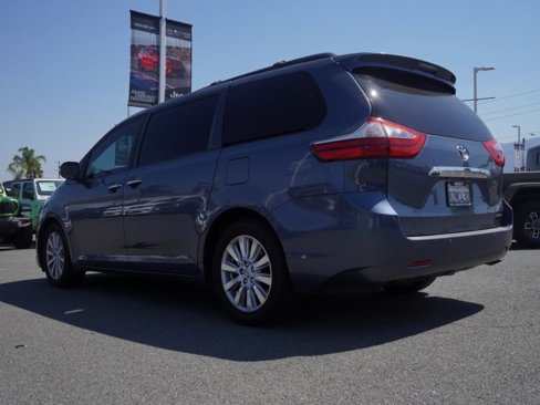 Used 2017 Toyota Sienna Limited Premium image 7