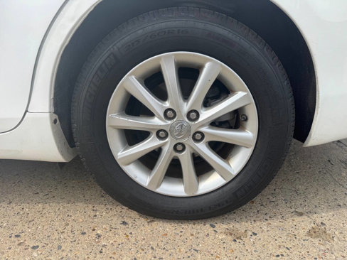 Used 2011 Toyota Camry XLE image 9