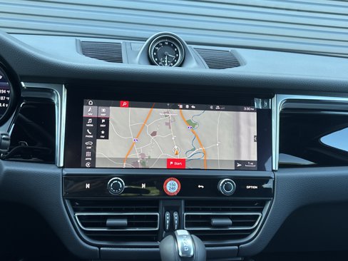 Certified 2025 Porsche Macan image 11