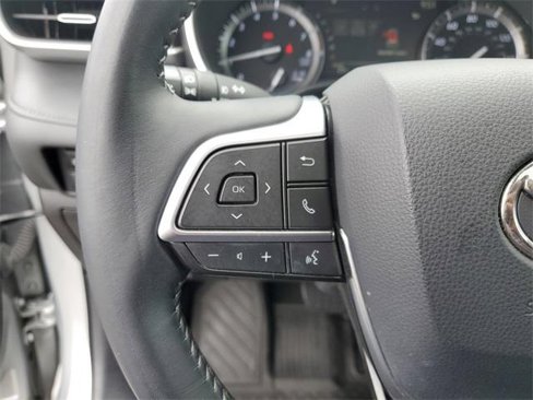 Used 2021 Toyota Highlander XLE image 24