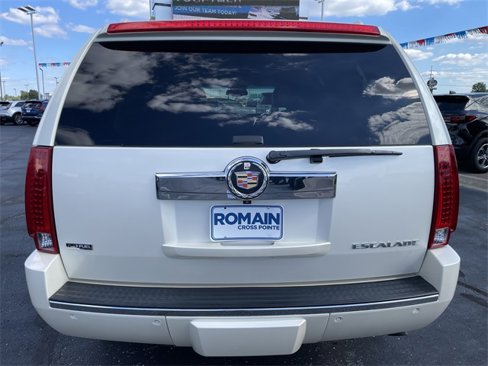 Used 2009 Cadillac Escalade AWD image 4