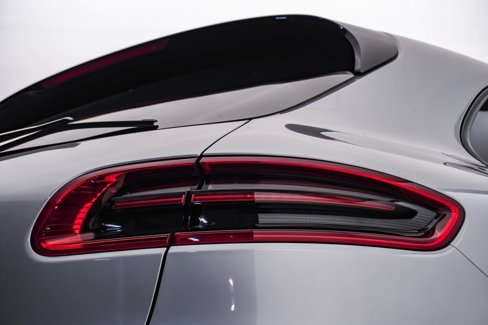 Certified 2018 Porsche Macan image 12