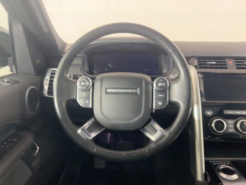 Used 2018 Land Rover Discovery HSE image 14