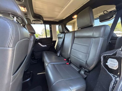 Used 2011 Jeep Wrangler Unlimited Sahara w/ Connectivity Group image 26