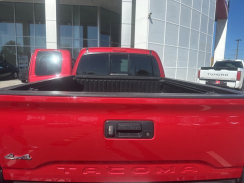 Certified 2016 Toyota Tacoma SR image 3