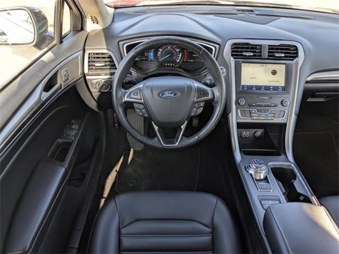 Used 2020 Ford Fusion SEL image 18