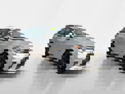 Used 2016 Toyota Corolla LE image 1