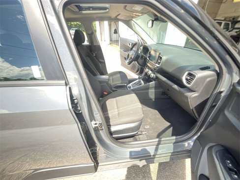 Used 2024 Hyundai Venue SEL image 24