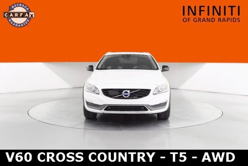 Used 2016 Volvo V60 T5 Cross Country w/ Climate Package image 8