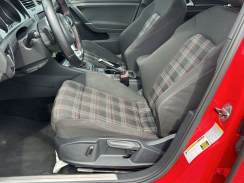 Used 2015 Volkswagen GTI SE image 14