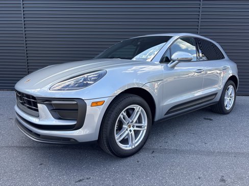 Certified 2025 Porsche Macan image 12
