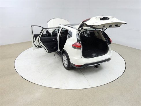 Used 2017 Nissan Rogue SV image 23