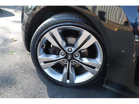 Used 2013 Hyundai Veloster w/ Tech Pkg image 11