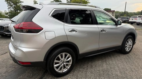 Used 2018 Nissan Rogue SV image 5