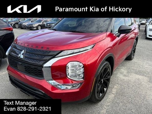 Used 2024 Mitsubishi Outlander SE image 1