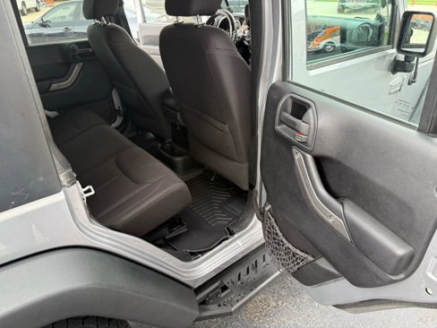 Used 2014 Jeep Wrangler Unlimited Sport image 23
