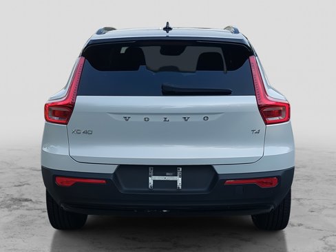 Used 2021 Volvo XC40 T4 R-Design w/ Climate Package image 6