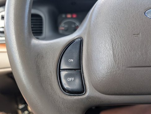 Used 2002 Ford Crown Victoria image 14