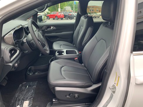 New 2025 Chrysler Pacifica Select image 13