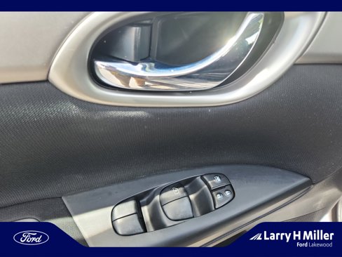 Used 2015 Nissan Sentra S image 16