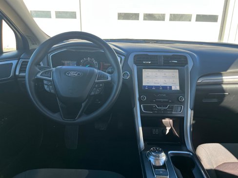 Used 2020 Ford Fusion SE image 11