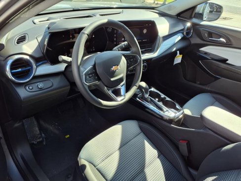 New 2025 Chevrolet Trax LT w/ Driver Confidence Package image 8