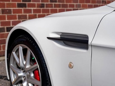 Used 2015 Aston Martin V8 Vantage Roadster image 31