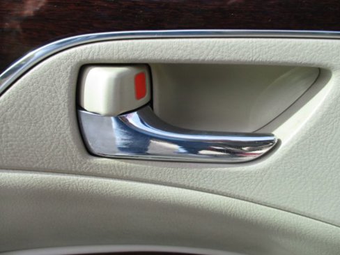 Used 2009 Toyota Avalon XLS image 15