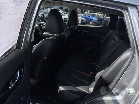 Used 2018 Nissan Rogue Sport SL image 16