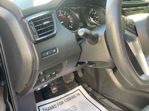 Used 2017 Nissan Rogue S image 17