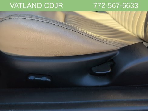 Used 2004 Ford Thunderbird image 27