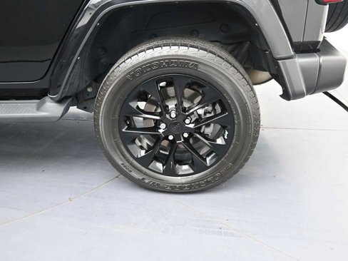 Used 2021 Jeep Wrangler Sahara w/ Cold Weather Group image 5