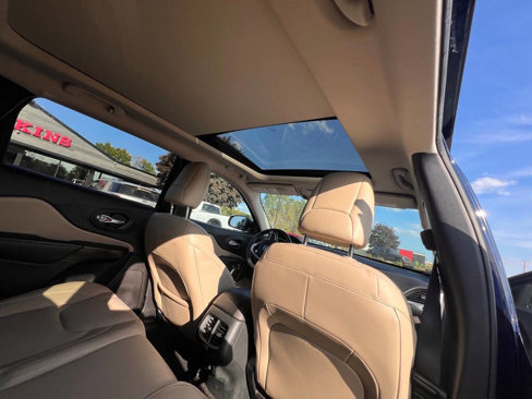 Used 2015 Jeep Cherokee Limited w/ Luxury Group image 11