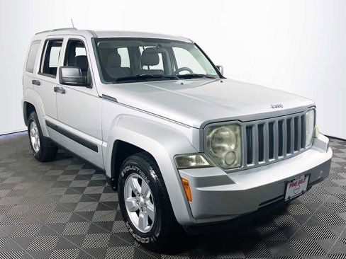 Used 2011 Jeep Liberty Sport image 3