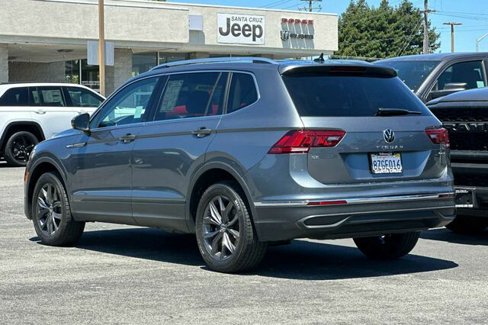 Used 2022 Volkswagen Tiguan SE w/ Panoramic Sunroof Package image 6