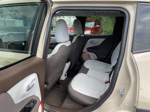 Used 2016 Jeep Renegade Latitude w/ Popular Equipment Group image 11