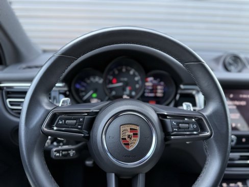 Certified 2025 Porsche Macan image 19
