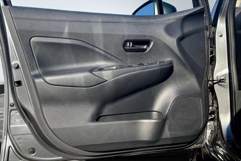 Used 2025 Nissan Versa S w/ Trunk Package image 19