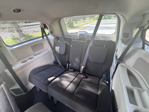 Used 2018 Dodge Grand Caravan SE w/ UConnect Hands-Free Group image 17