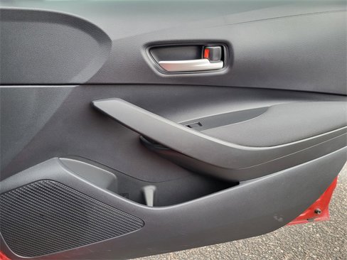 Used 2020 Toyota Corolla LE image 25