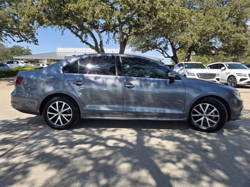 Used 2017 Volkswagen Jetta SE image 6