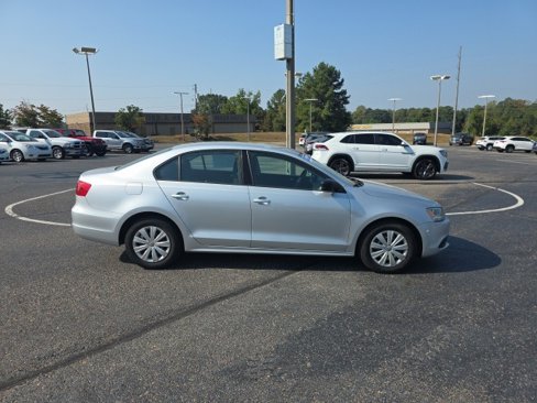 Used 2012 Volkswagen Jetta Sedan image 2