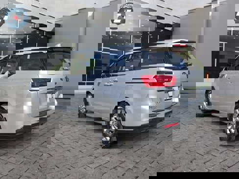 Used 2019 Kia Sedona L image 3