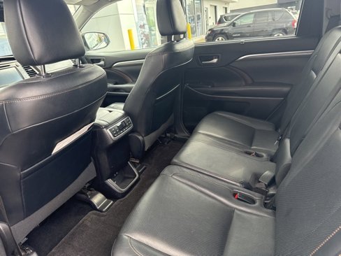 Used 2018 Toyota Highlander Limited image 14