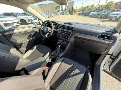 Certified 2022 Volkswagen Tiguan SE image 25