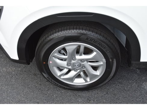 New 2025 Hyundai Venue SE image 8