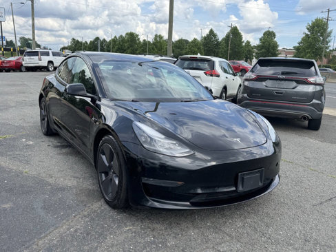 Used 2022 Tesla Model 3 Standard Range image 4