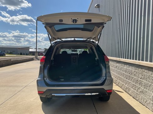 Used 2017 Nissan Rogue SV image 19