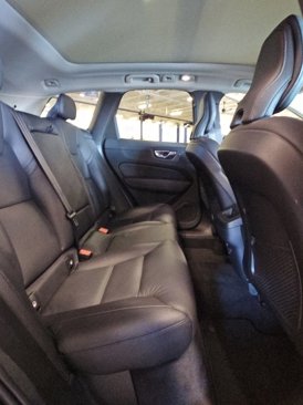 Used 2022 Volvo XC60 B5 Momentum image 35